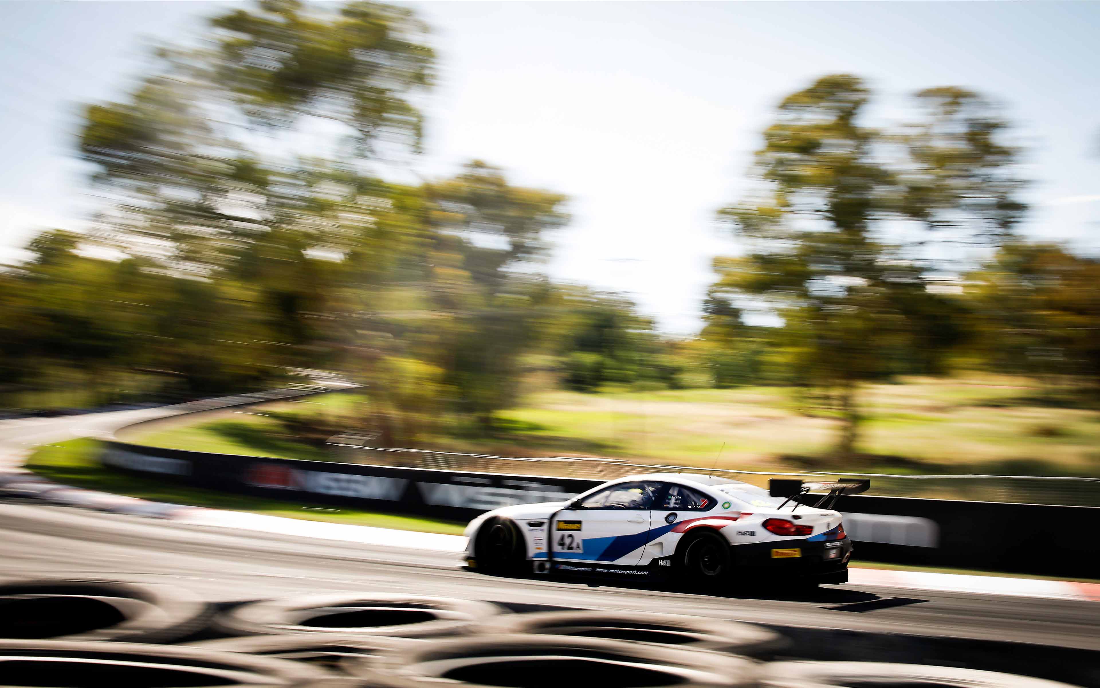 Bmw M6 Gt3 Driving On The Race Track - Sports Car Racing - HD Wallpaper 