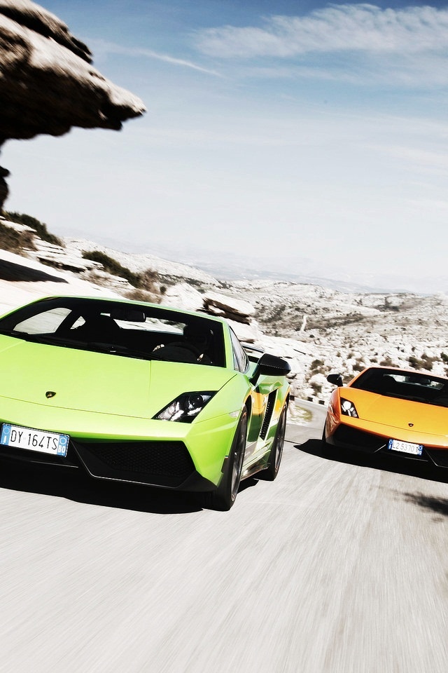 Lamborghini Racing Iphone Wallpaper - Beautiful Lamborghini Car Wallpaper Iphone - HD Wallpaper 