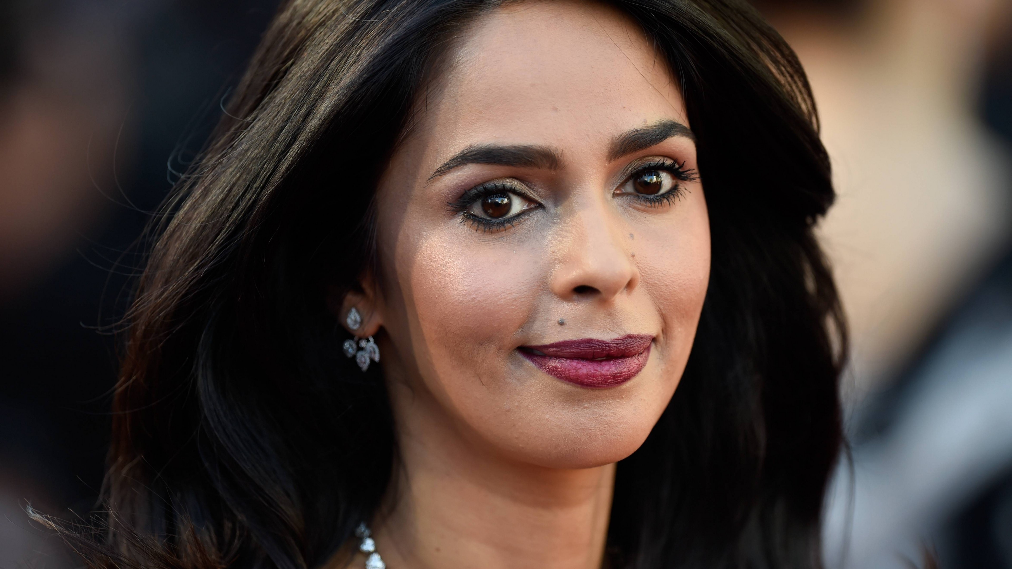 Mallika Sherawat Photos Hd - HD Wallpaper 