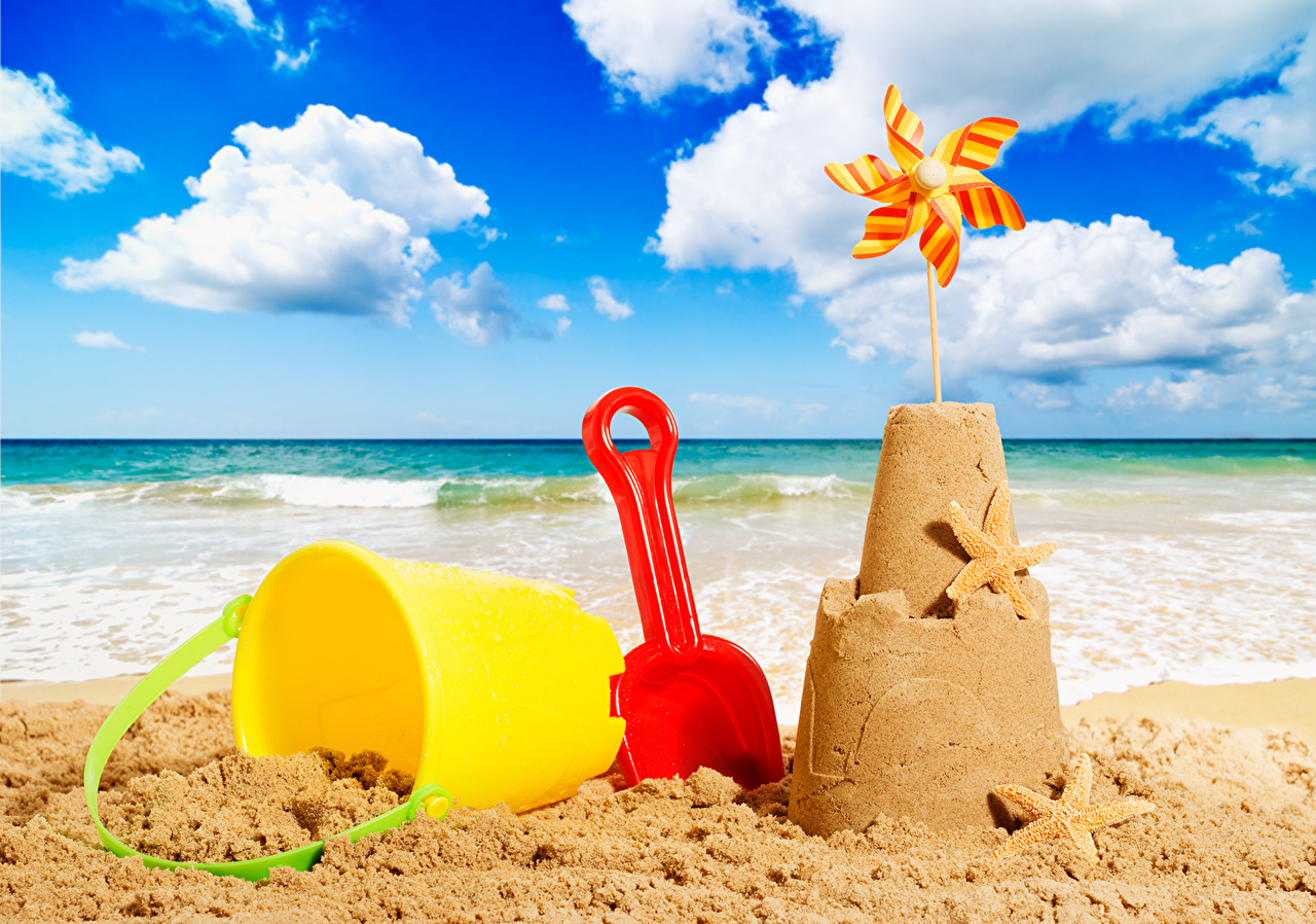 Sandcastles At The Beach - HD Wallpaper 