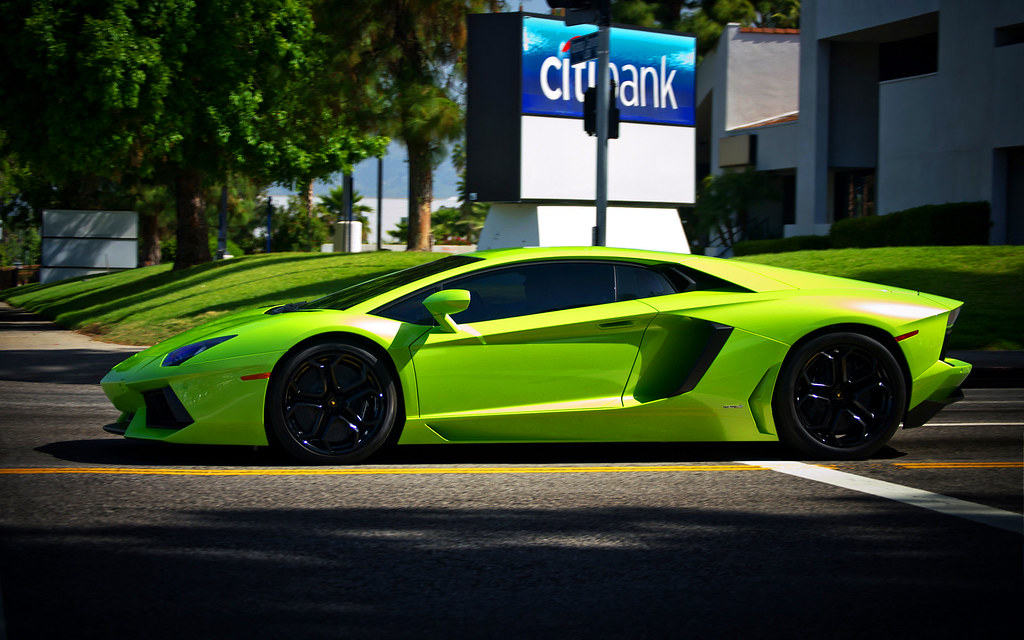 Lamborghini Aventador 2017 Green - HD Wallpaper 