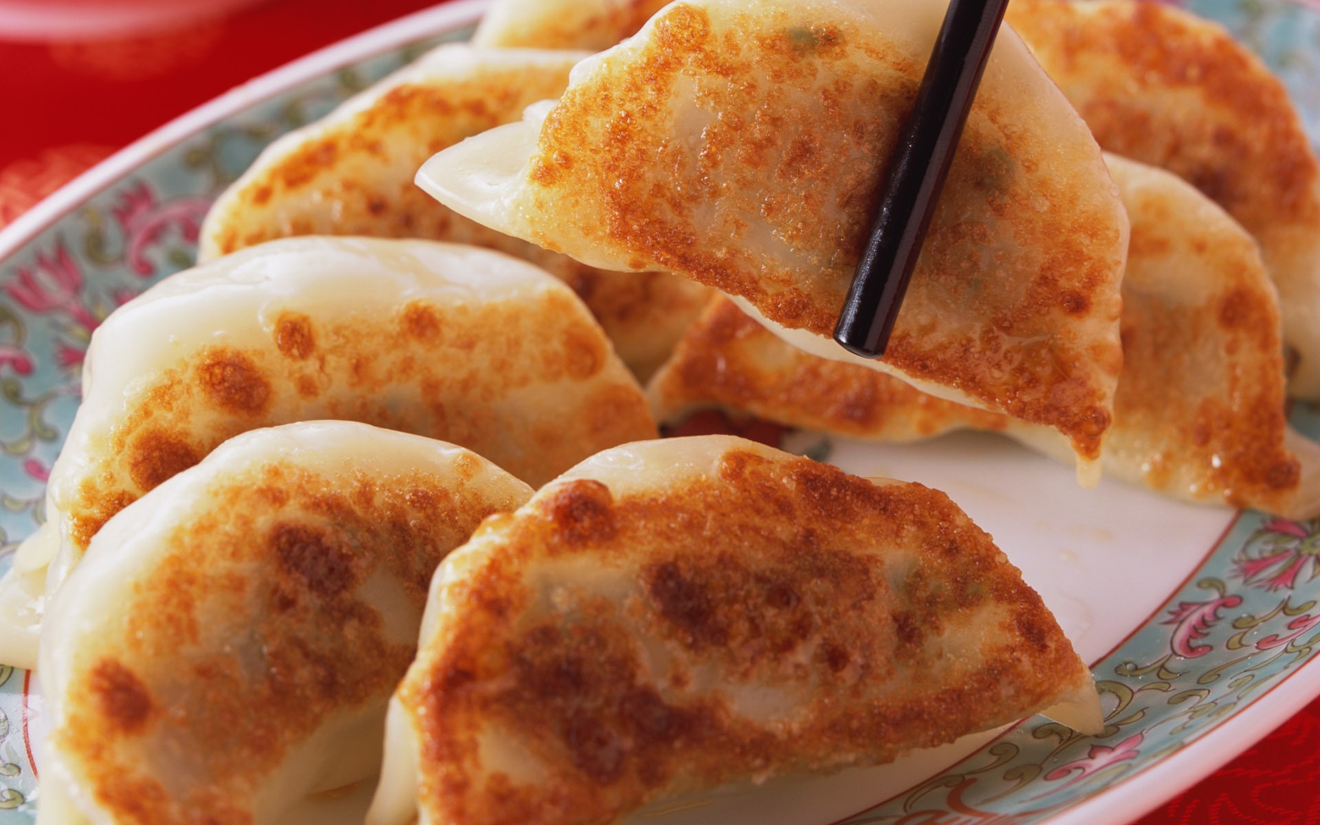 Chinese Snacks Pastry Wallpaper - Teriyaki Chicken Dumplings - HD Wallpaper 