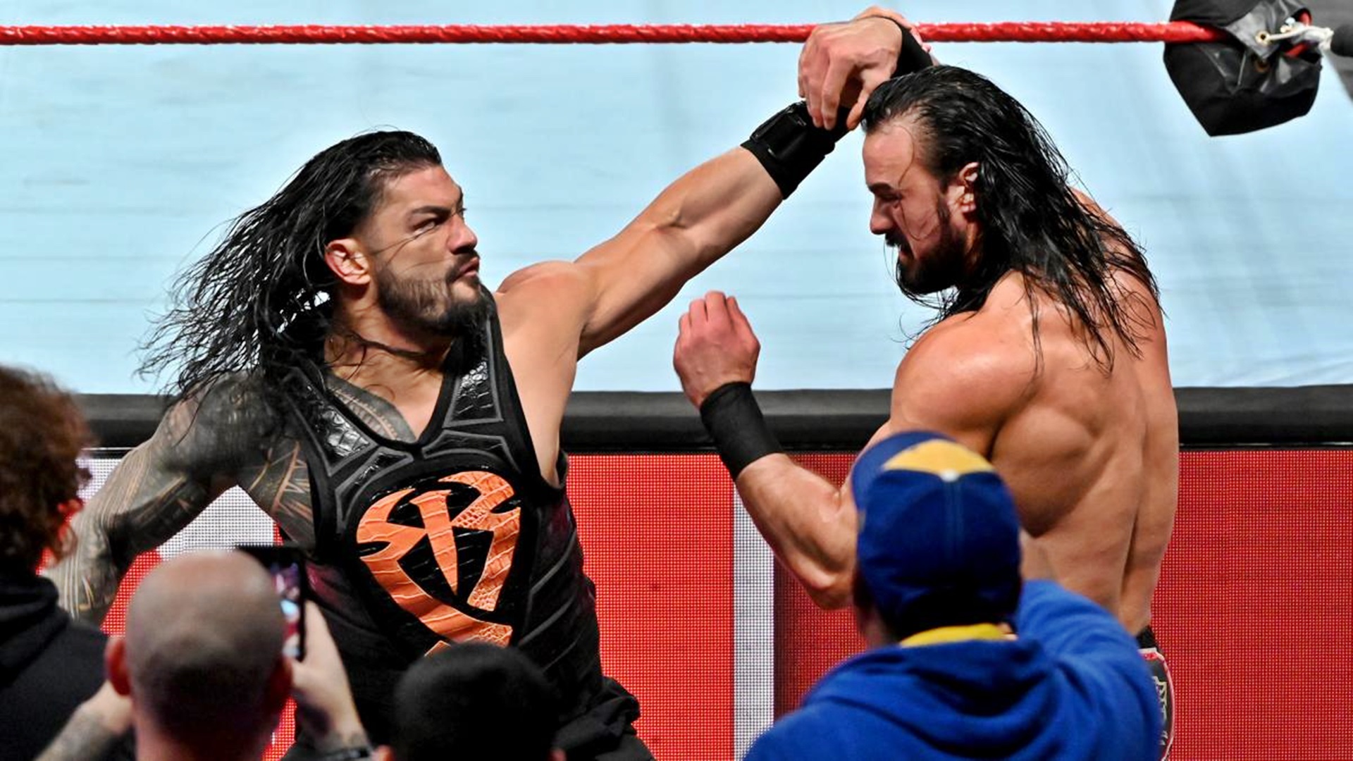 Wwe Roman Reigns Vs Drew Mcintyre - HD Wallpaper 