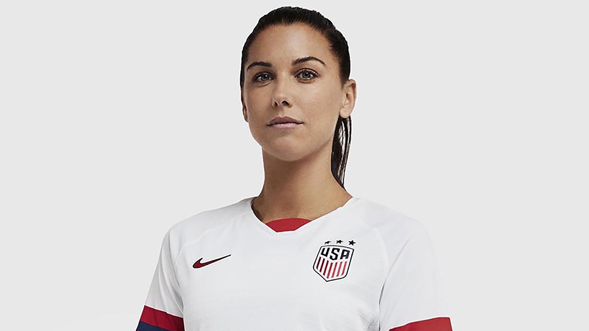 Alex Morgan Usa Standing Still - HD Wallpaper 
