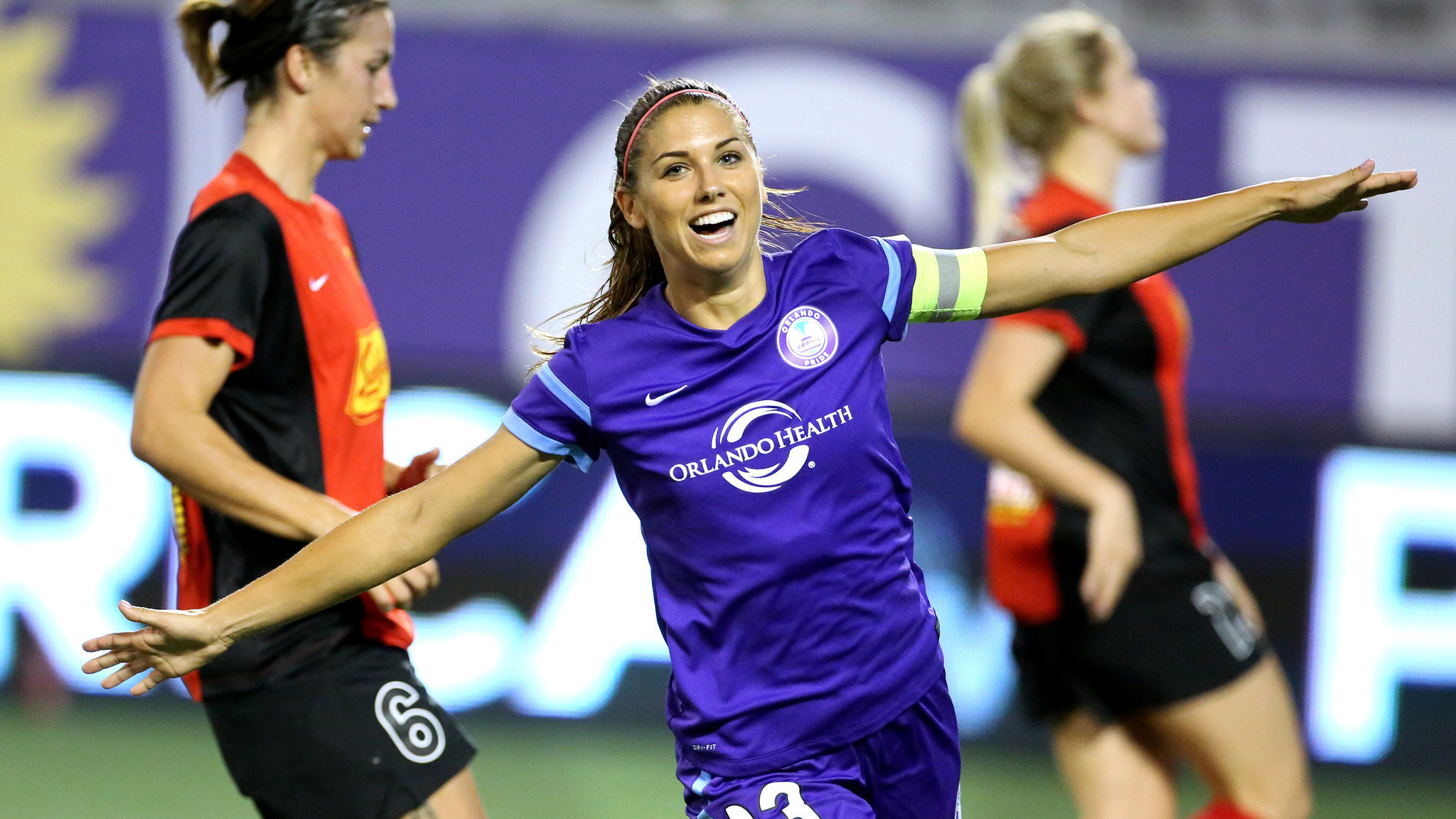 Alex Morgan Reportedly Visiting French Club Olympique - Alex Morgan Orlando Pride - HD Wallpaper 