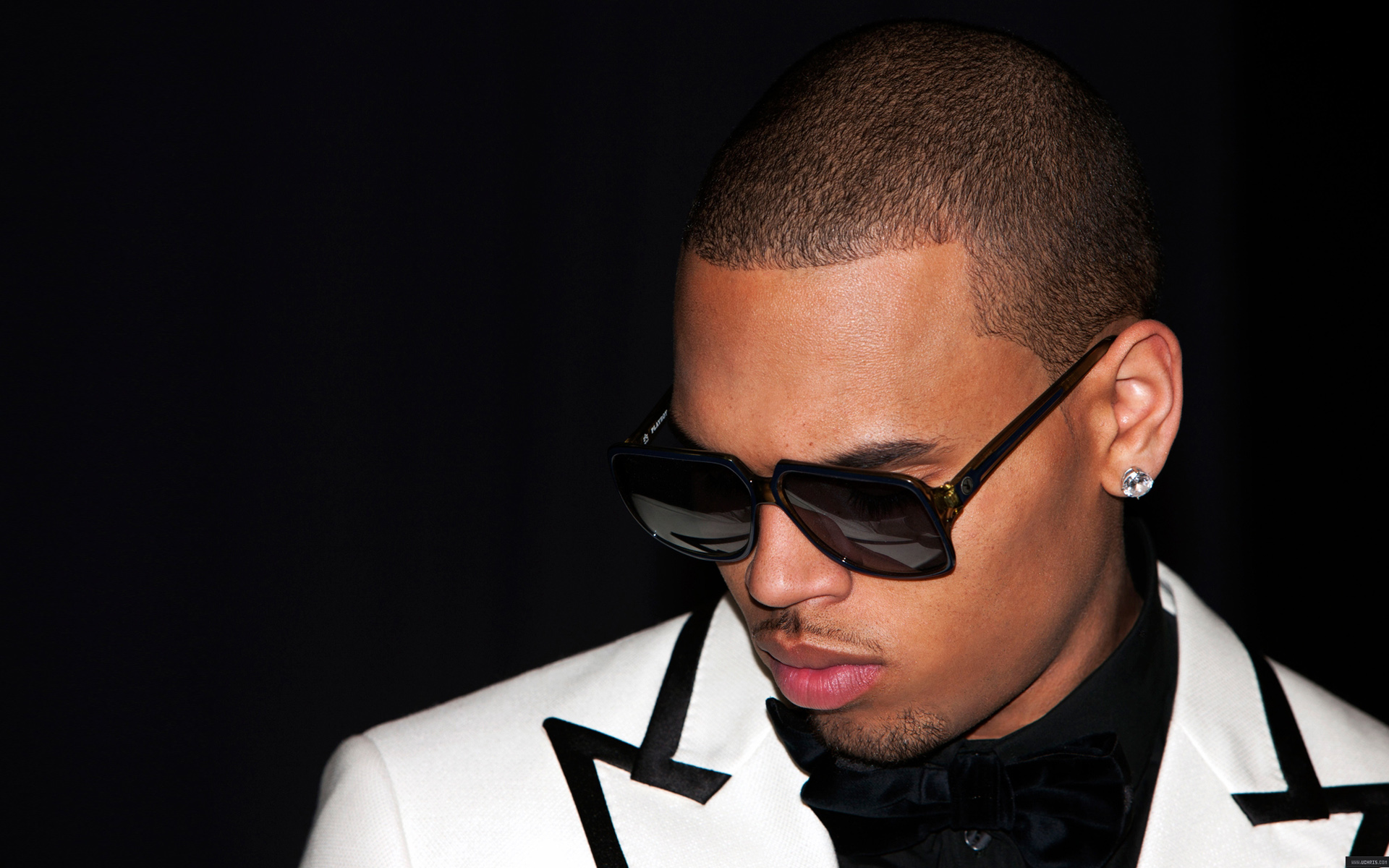 Chris Brown Push Me Up - HD Wallpaper 
