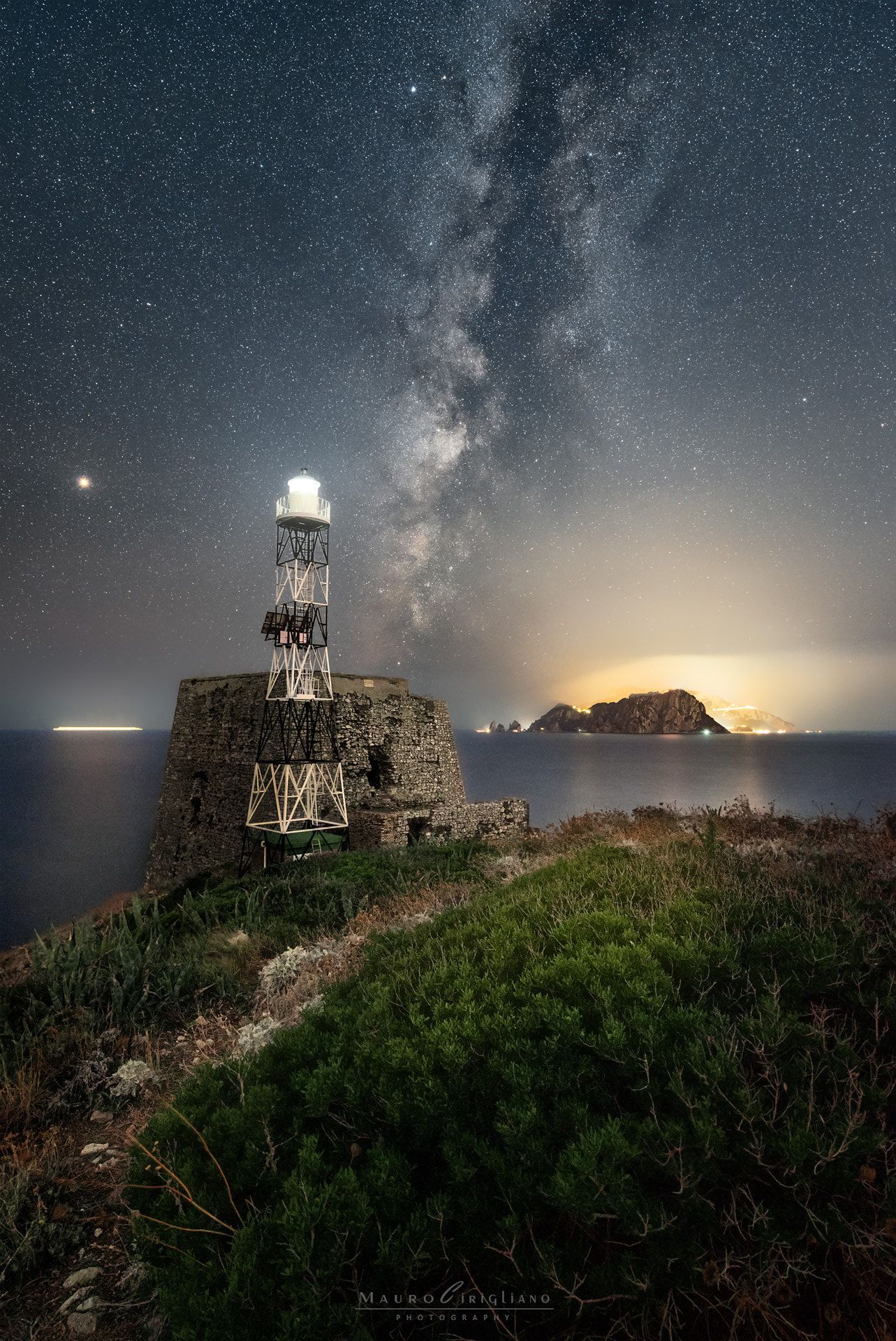 Cana Island Lighthouse Milky Way In Door County Wisconsin - HD Wallpaper 