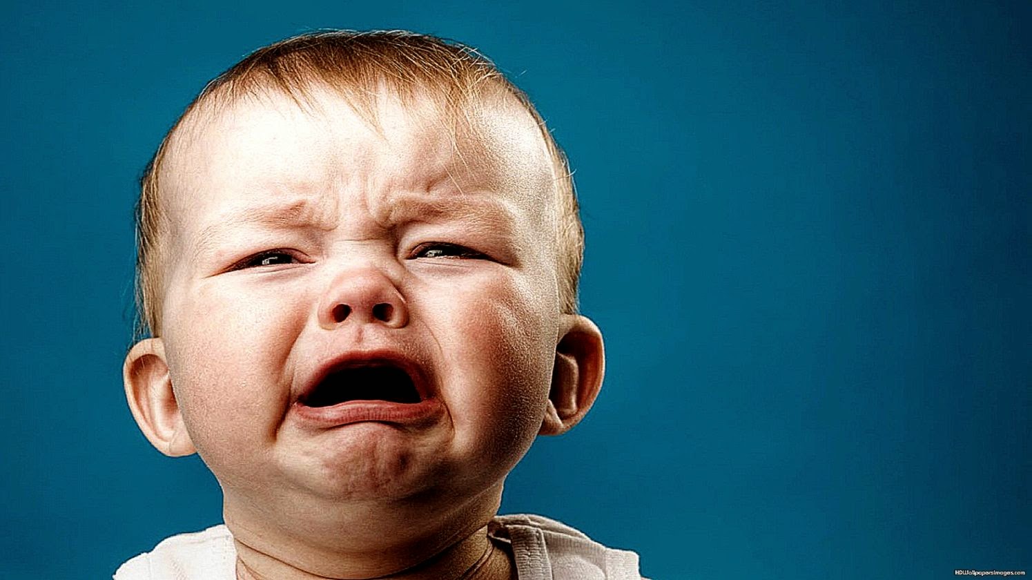 Cute Baby Boy Crying Hd Wallpaper For Desktop Background - Crying Baby Blue Background - HD Wallpaper 