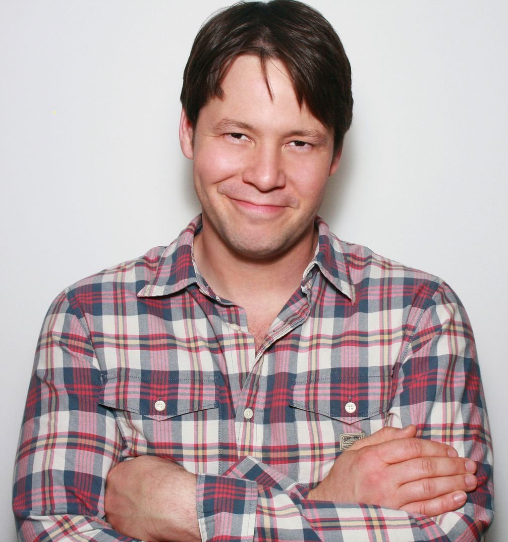 Ike Barinholtz - HD Wallpaper 