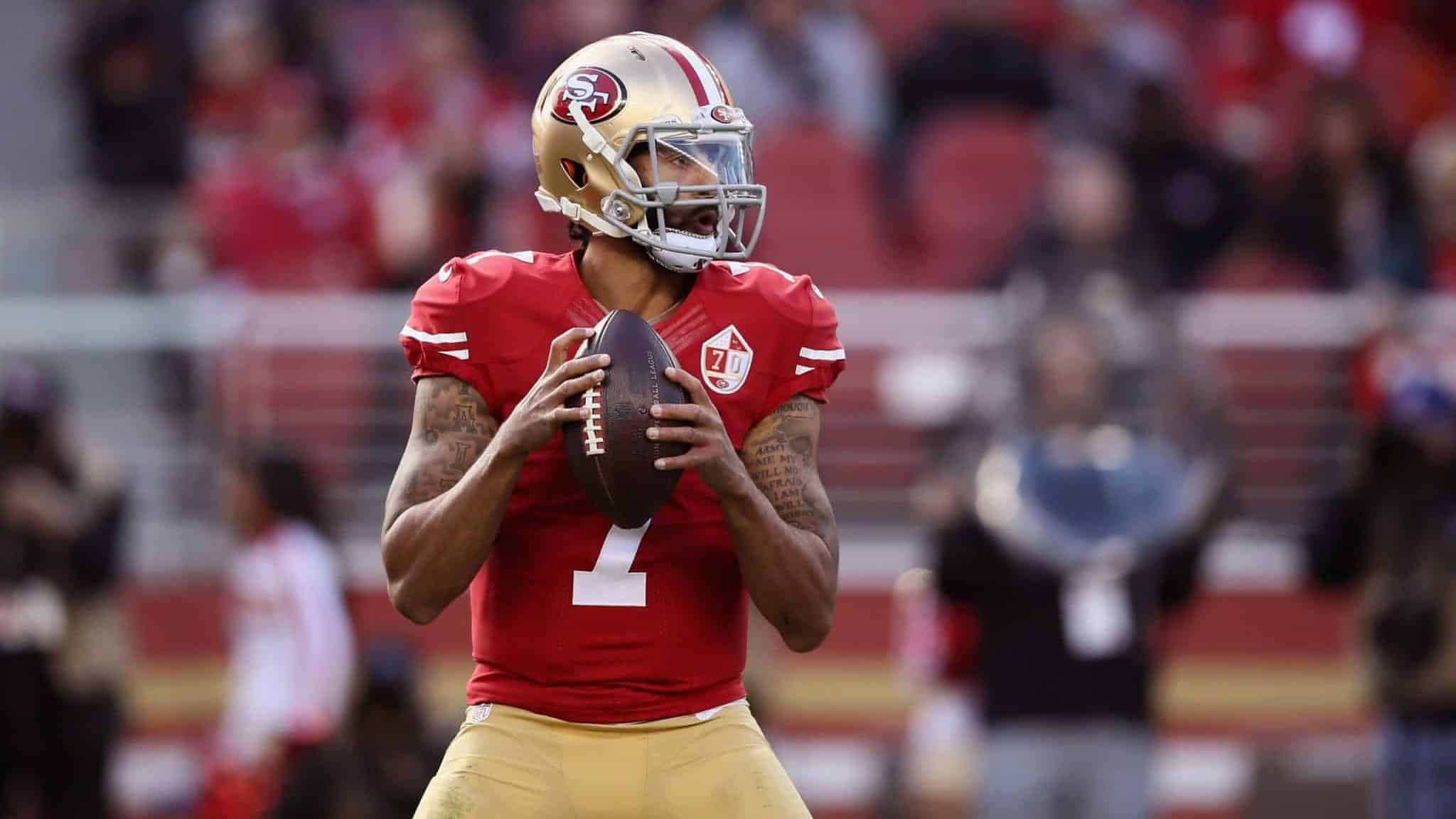 Colin Kaepernick Football - HD Wallpaper 