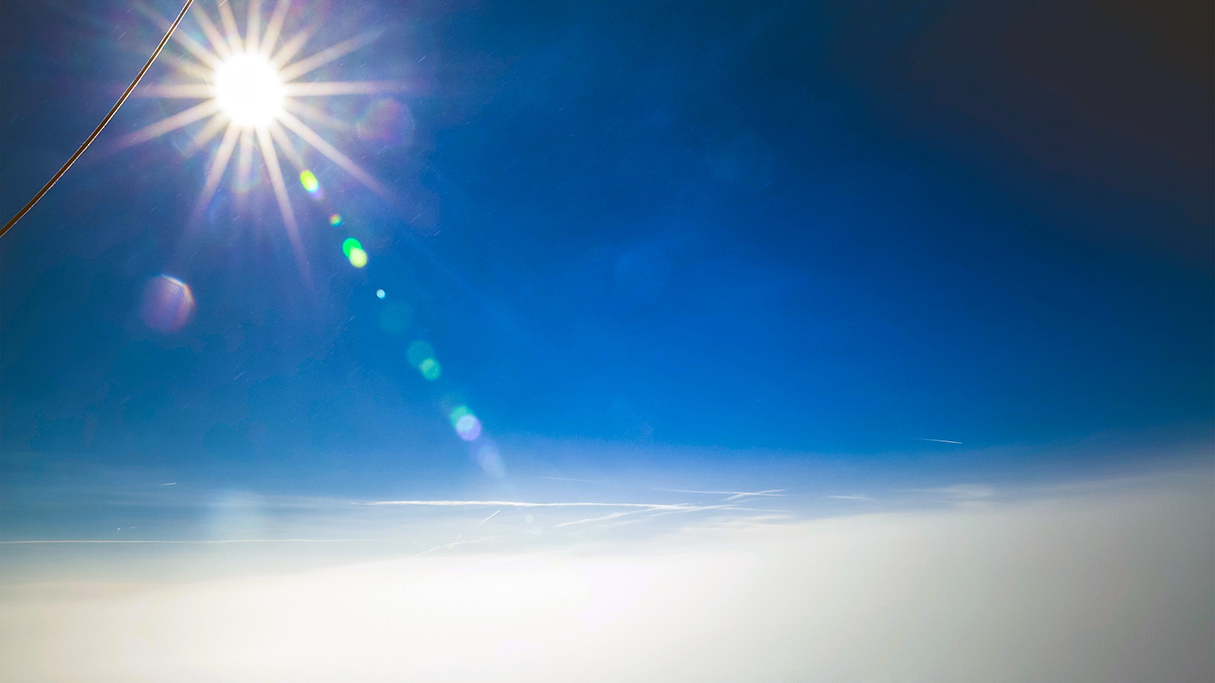 Desktop Wallpaper Laptop Mac Macbook Air Ng65 Sky Fly - Flight - HD Wallpaper 