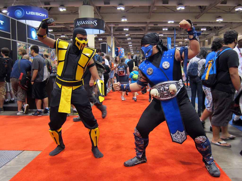 Mortal Kombat Scorpion Vs Sub Zero Cosplay - HD Wallpaper 