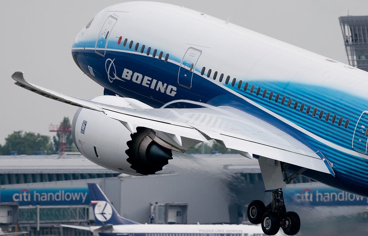 Widescreen Wallpapers Of Boeing 787 Dreamliner, Creative - Boeing 787 8 Takeoff - HD Wallpaper 