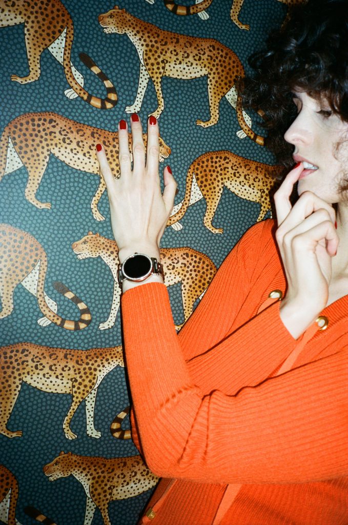 Chloe Hill Mk Access Watch At The Henrietta Hotel In - Cheetah - HD Wallpaper 