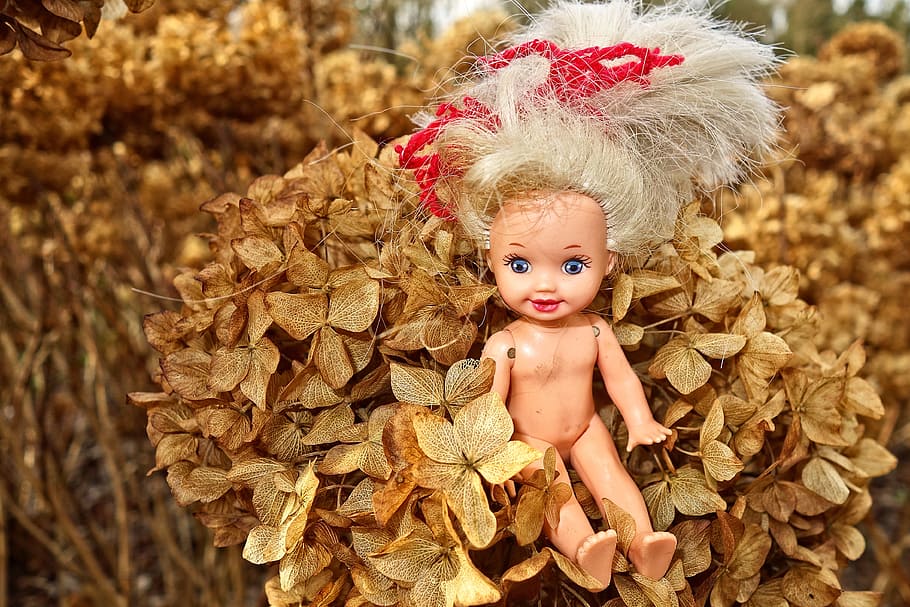 Doll, Female Doll, Girl Doll, Baby Doll, Toy, Sitting, - Blond - HD Wallpaper 