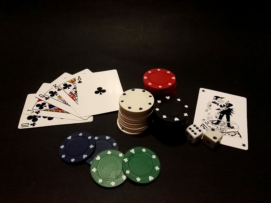 Poker Chips, Royal Flush Playing Cards, And Dice, Poker, - Gambling Tools - HD Wallpaper 