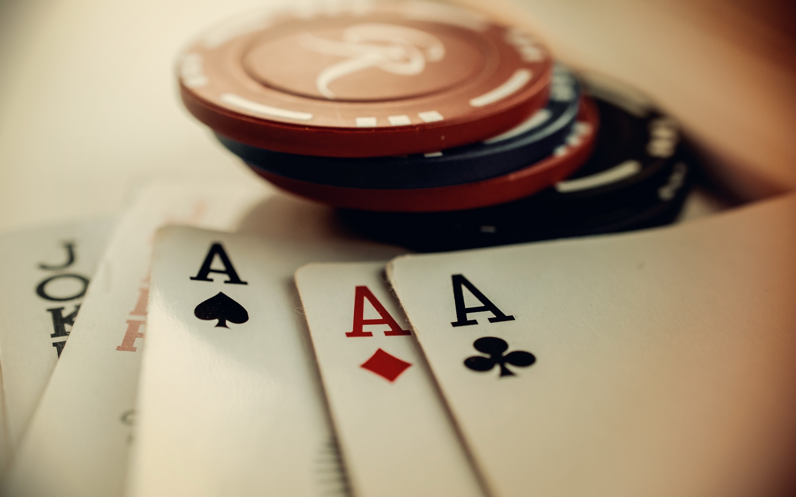 Wallpaper Chips And Poker Cards - Fondos De Pantalla Full Hd 4k Poker - HD Wallpaper 