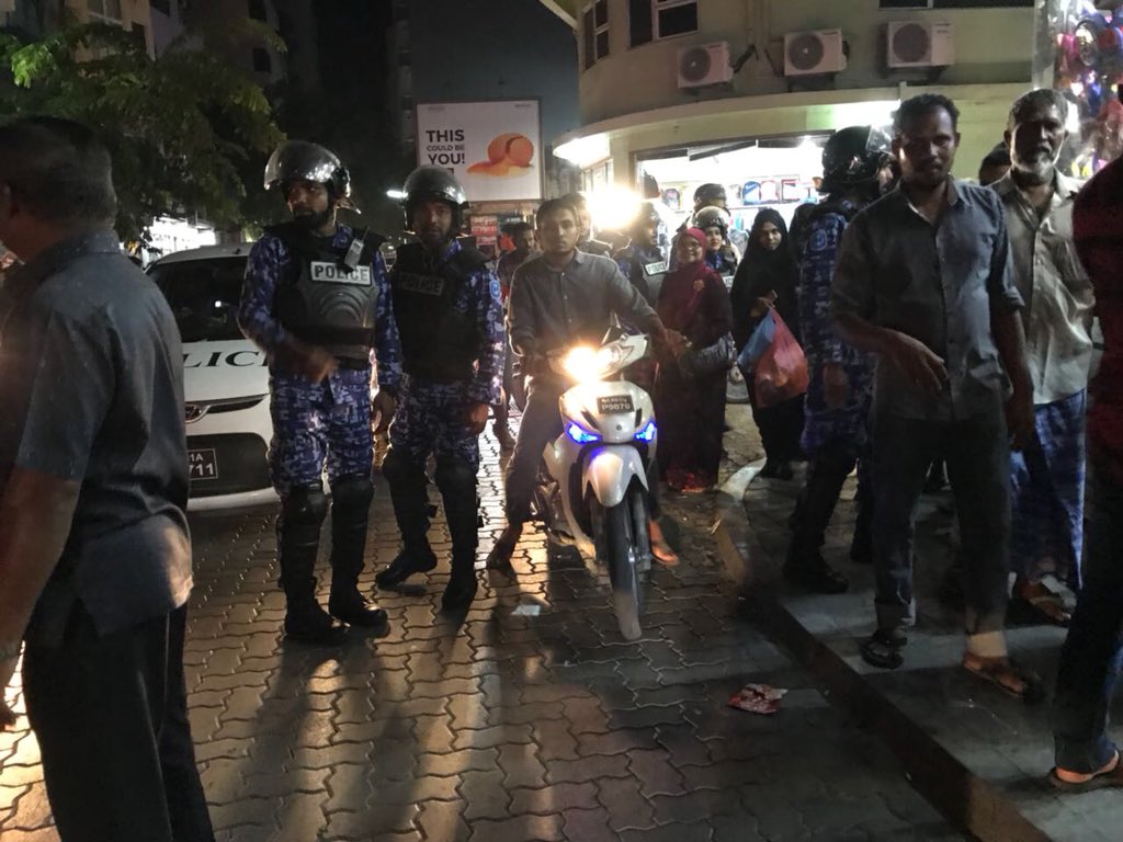 Crowd - HD Wallpaper 