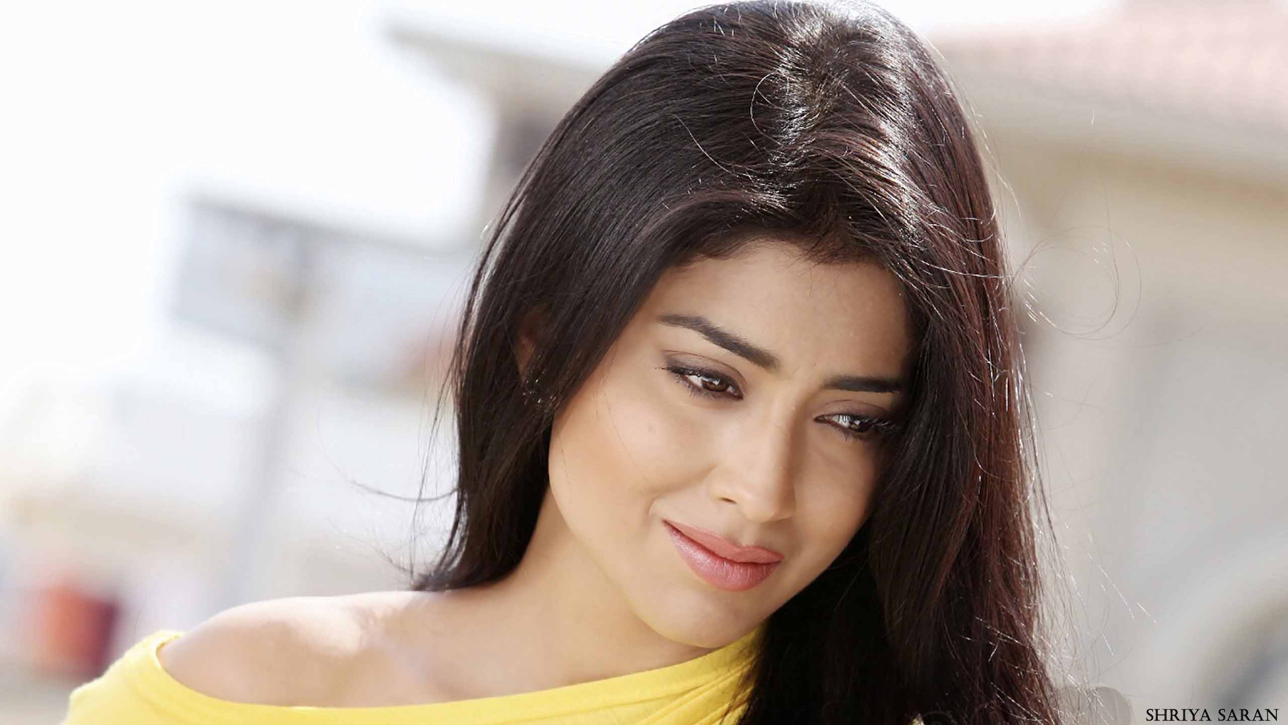 Shriya Saran Cute Smile Close Up Face Hd Wallpapers - Shriya Saran Hd Wallpaper In 1080p - HD Wallpaper 