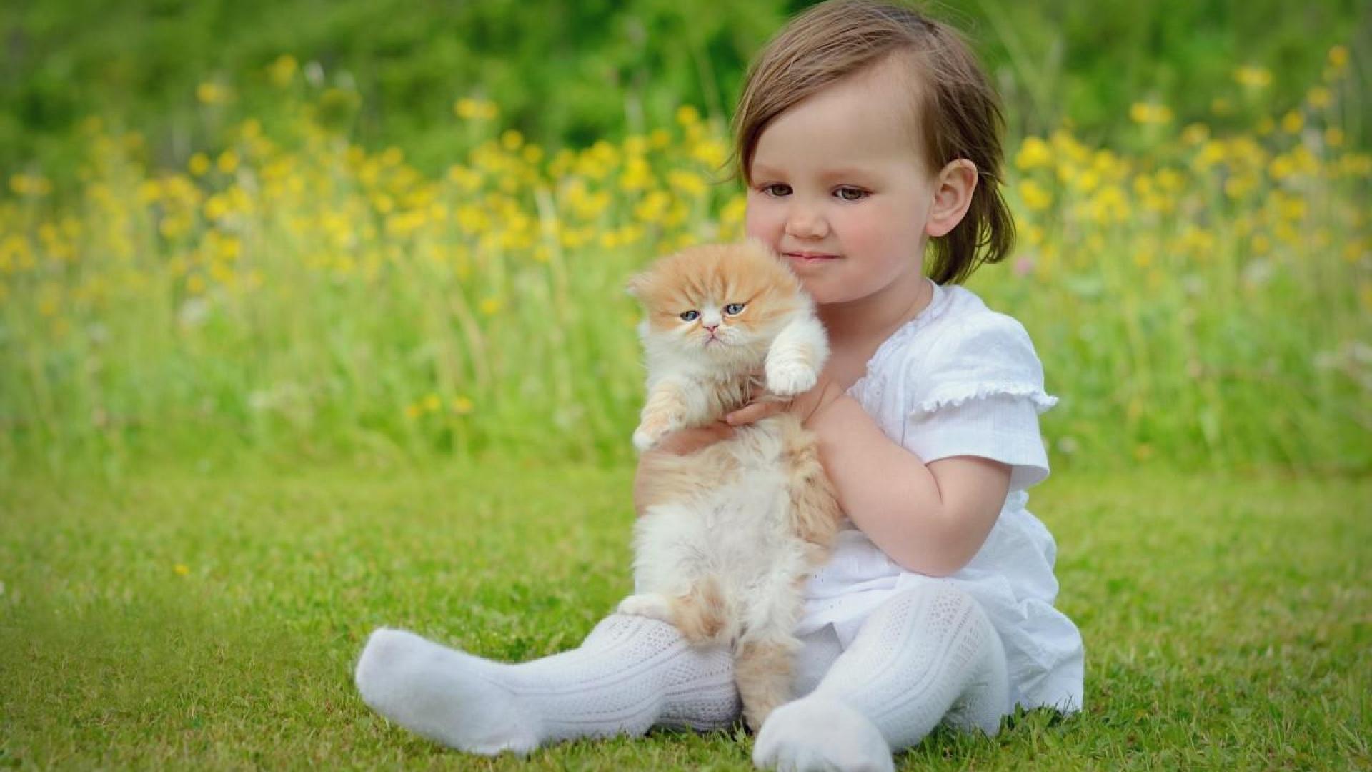 Baby And Cat Wallpaper 1080p Wallpaper - Cat With Children - HD Wallpaper 