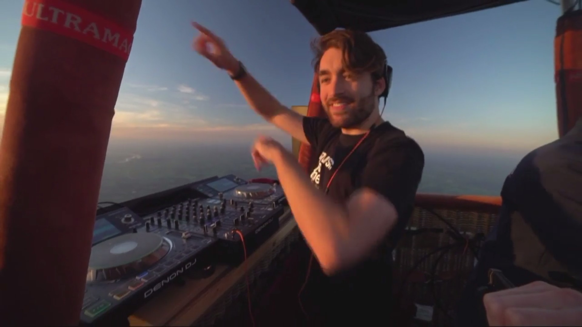 Oliver Heldens Hot Air Balloon - HD Wallpaper 