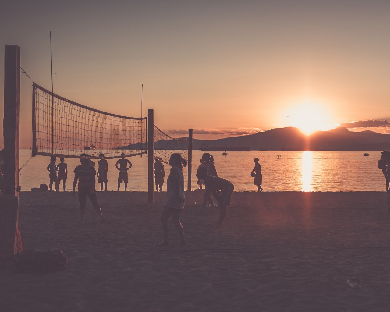 Volley Ball On Beach - Sunset - HD Wallpaper 