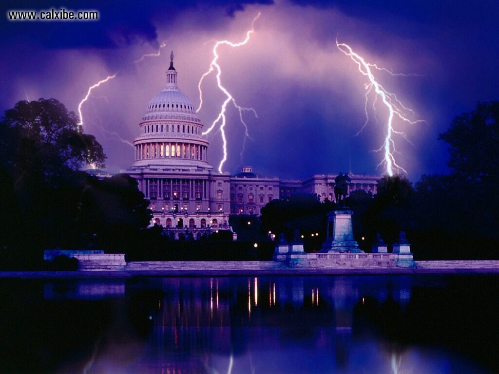 Lightning Striking Capitol Building - HD Wallpaper 