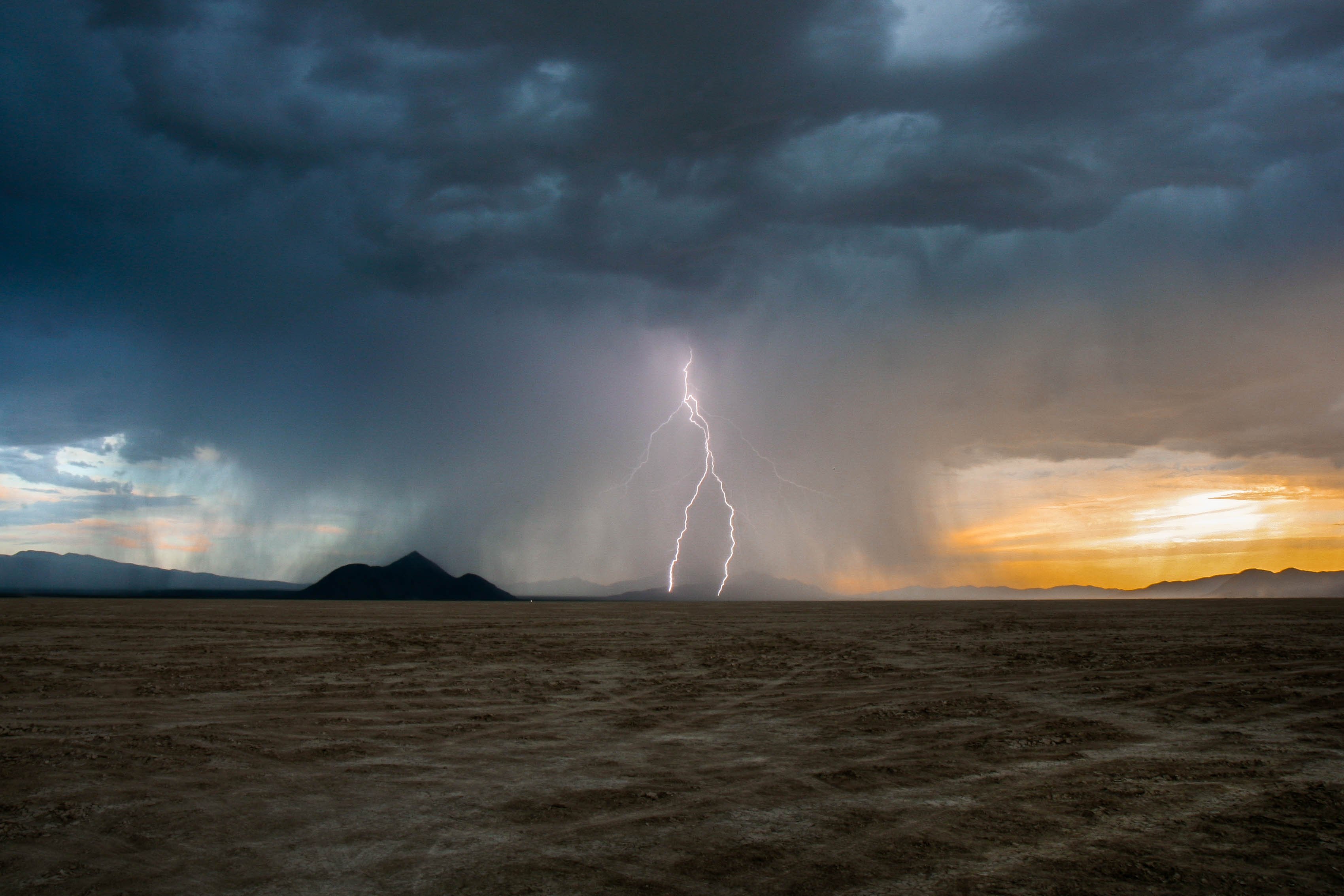 Lightning Storm At Black Rock Desert Nevada 16503 Wallpaper - HD Wallpaper 