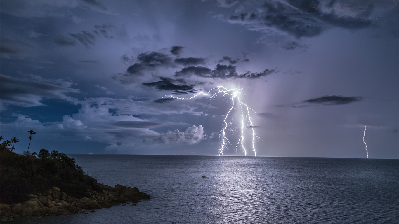 Lightning Ocean Tropical Storm-nature Hd Wallpaper2016 - Ocean Lightning Wallpaper Iphone - HD Wallpaper 