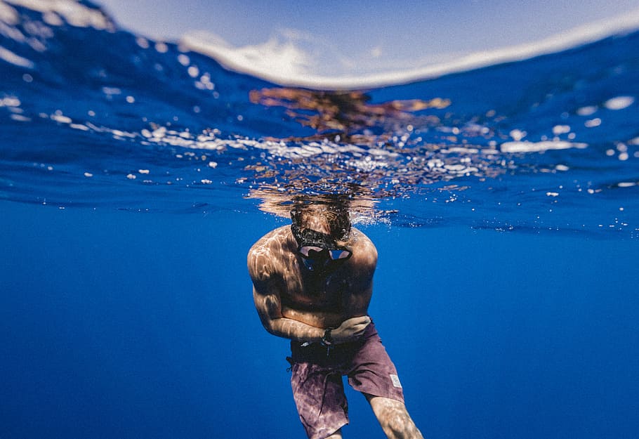 Underwater Photo Of Man In Black Framed Goggles, Man - Underwater Photography - HD Wallpaper 