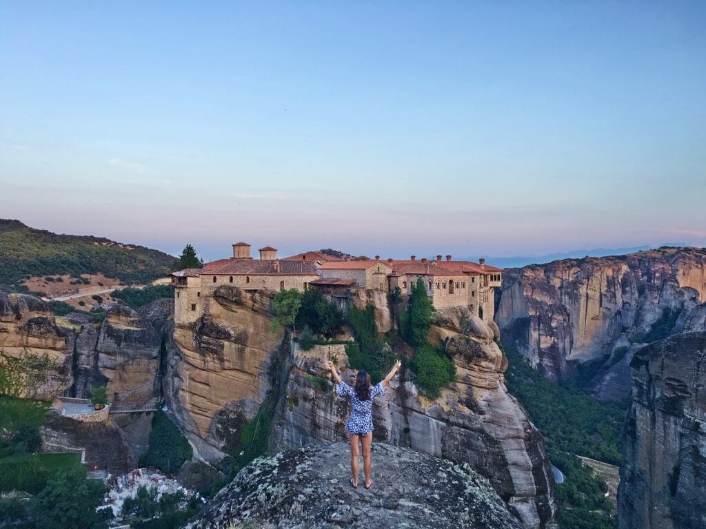 Hanging Monasteries In Meteora Greece - Meteora Greece - HD Wallpaper 