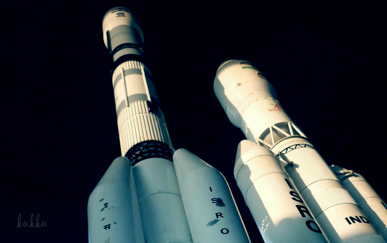 Indian Satellite Launchers Wallpapers - Rocket - HD Wallpaper 