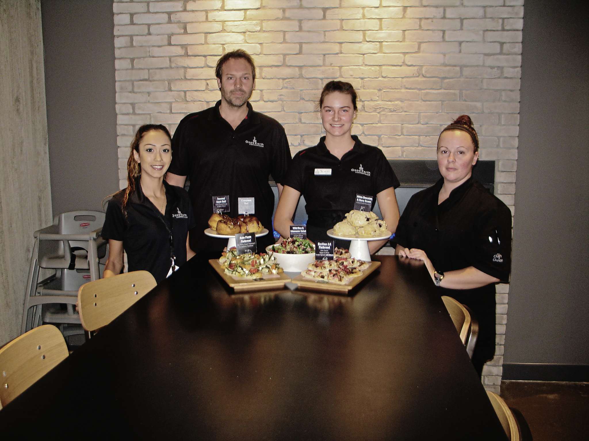 Graham Balacko And The Team At Good Earth Coffeehouse - Dish - HD Wallpaper 