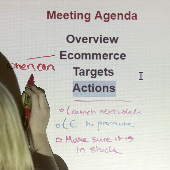 Writing And Projecting Meeting Agenda On Dry Erase - Meeting Agenda On A Whiteboard - HD Wallpaper 