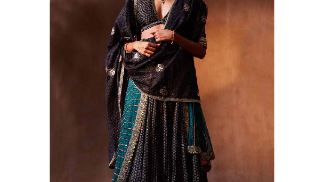 Sindhu Collection By Good Earth - HD Wallpaper 