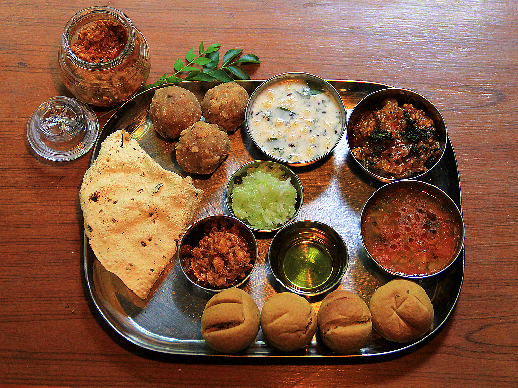 Baati Chokha Navratri - Traditional Food Of Rajasthan - HD Wallpaper 
