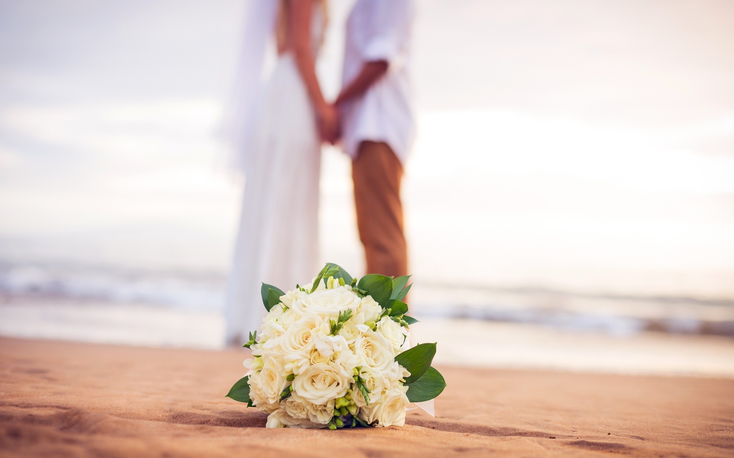 Beautiful Flowers Bouquet Of Romantic Couple Wallpaper - Hd Couple Background - HD Wallpaper 
