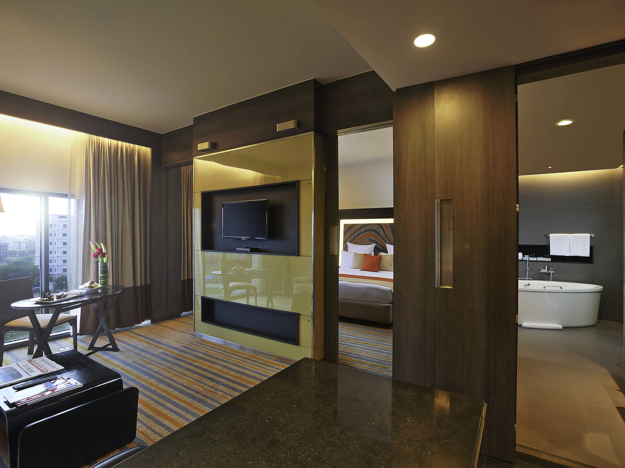 Novotel Kolkata Hotel And Residences Suite - HD Wallpaper 