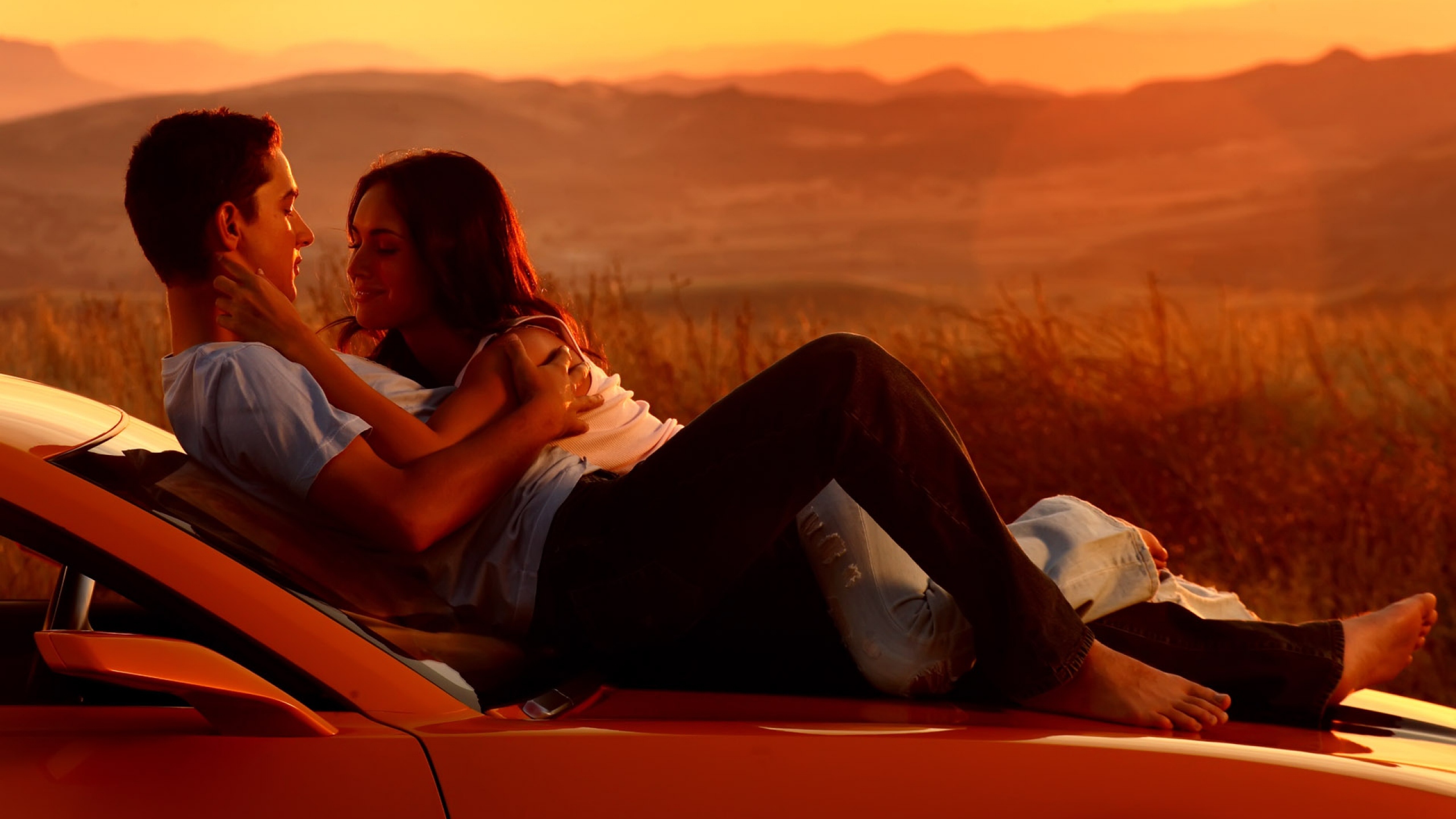 Romantic Couple With Car - HD Wallpaper 