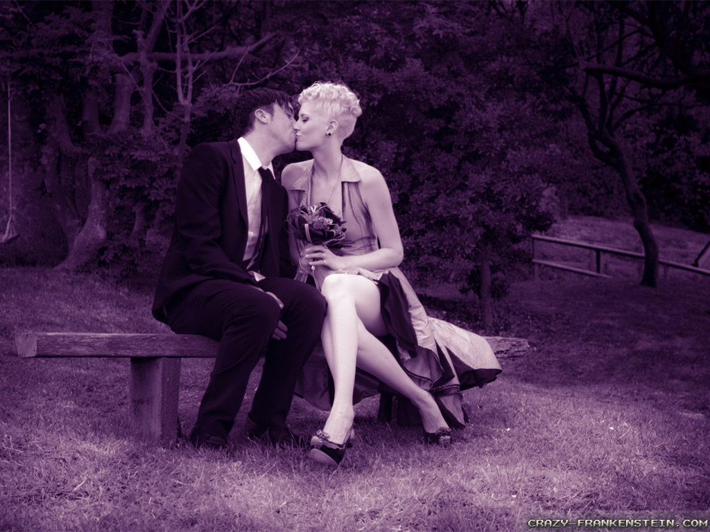 Latest Couple Wallpapers Wallpaper - Sitting - HD Wallpaper 