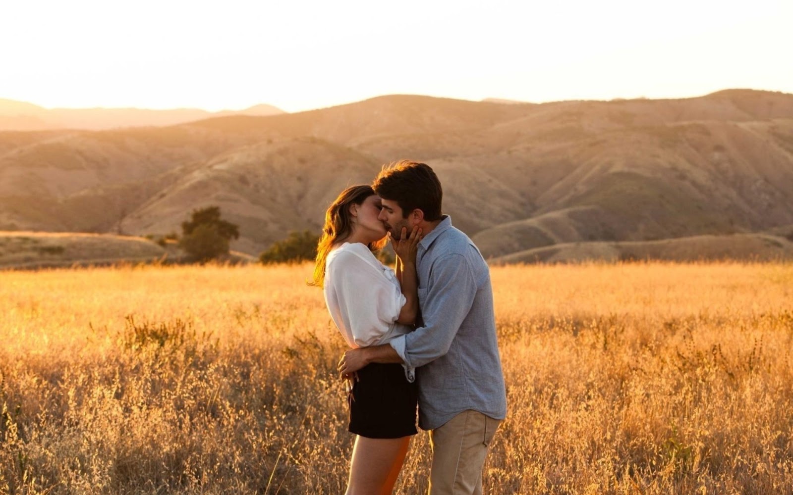 Couple In Deep Love Hd Wallpaper - Deep Love Images Hd - HD Wallpaper 