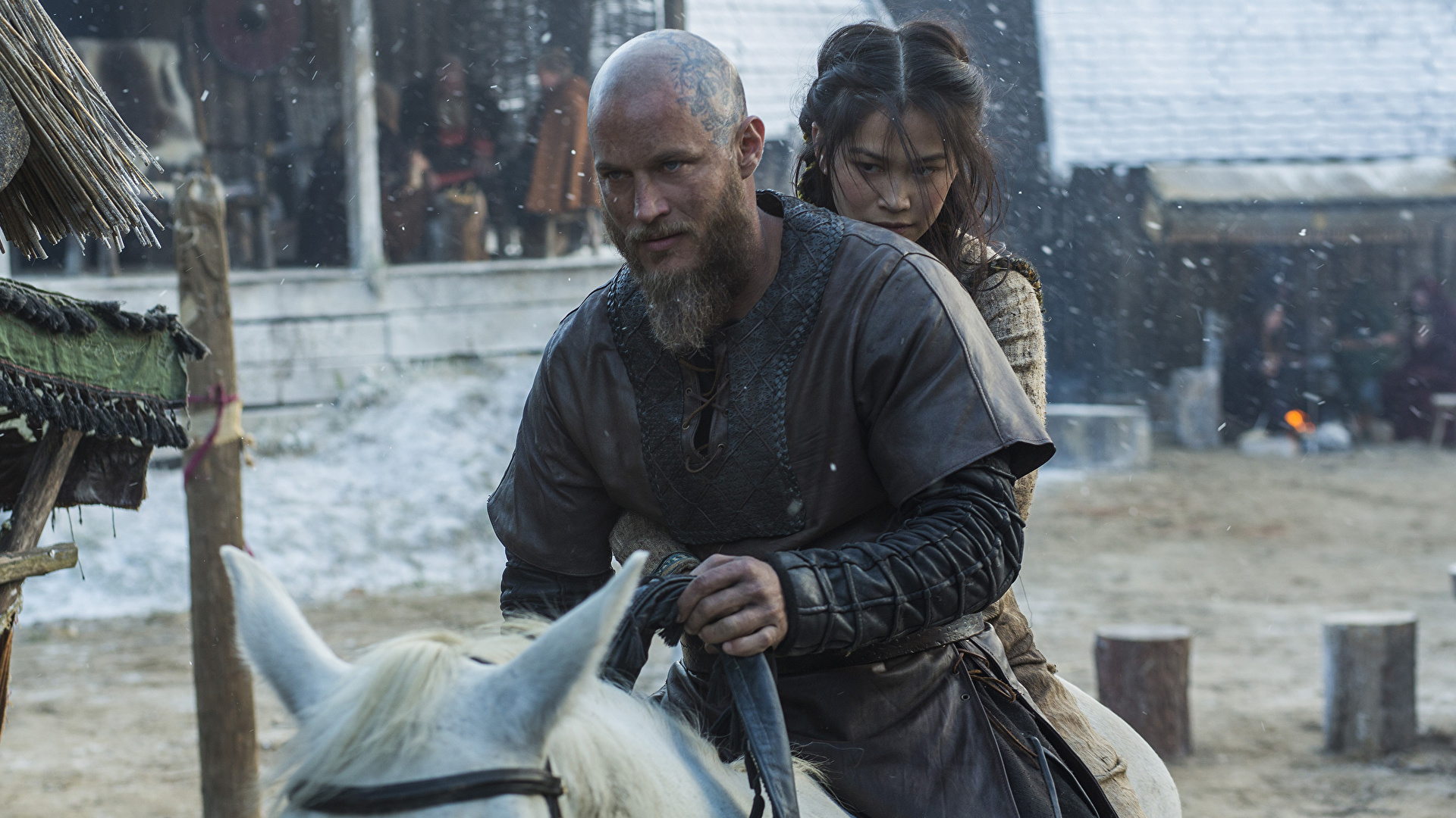 Travis Fimmel Dianne Doan - HD Wallpaper 