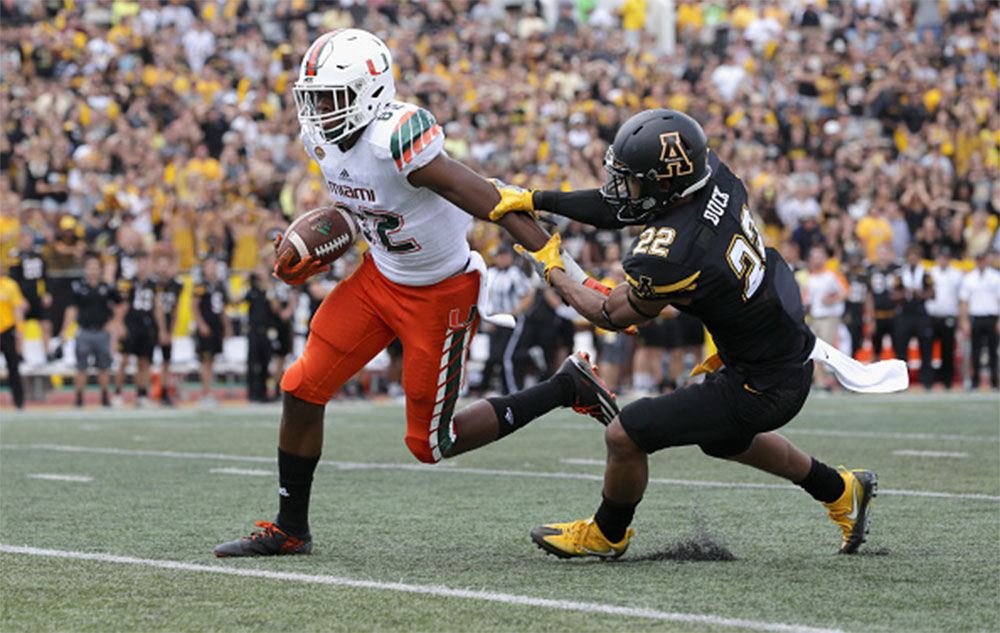 Ahmmon Richards Tries To Break A Tackle On A 62-yard - Clifton Duck Appalachian State - HD Wallpaper 