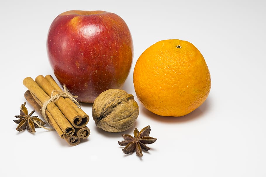 Walnut Beside Red Apple And Orange Fruit, Cinnamon, - Orange Apfel Zimt - HD Wallpaper 