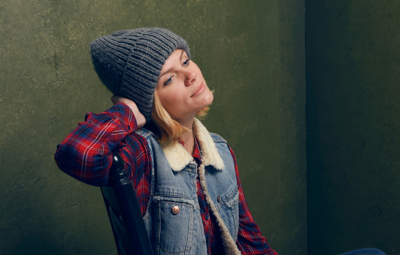 Photo Wallpaper Model, Hat, Actress, Brooklyn Decker - Beanie - HD Wallpaper 