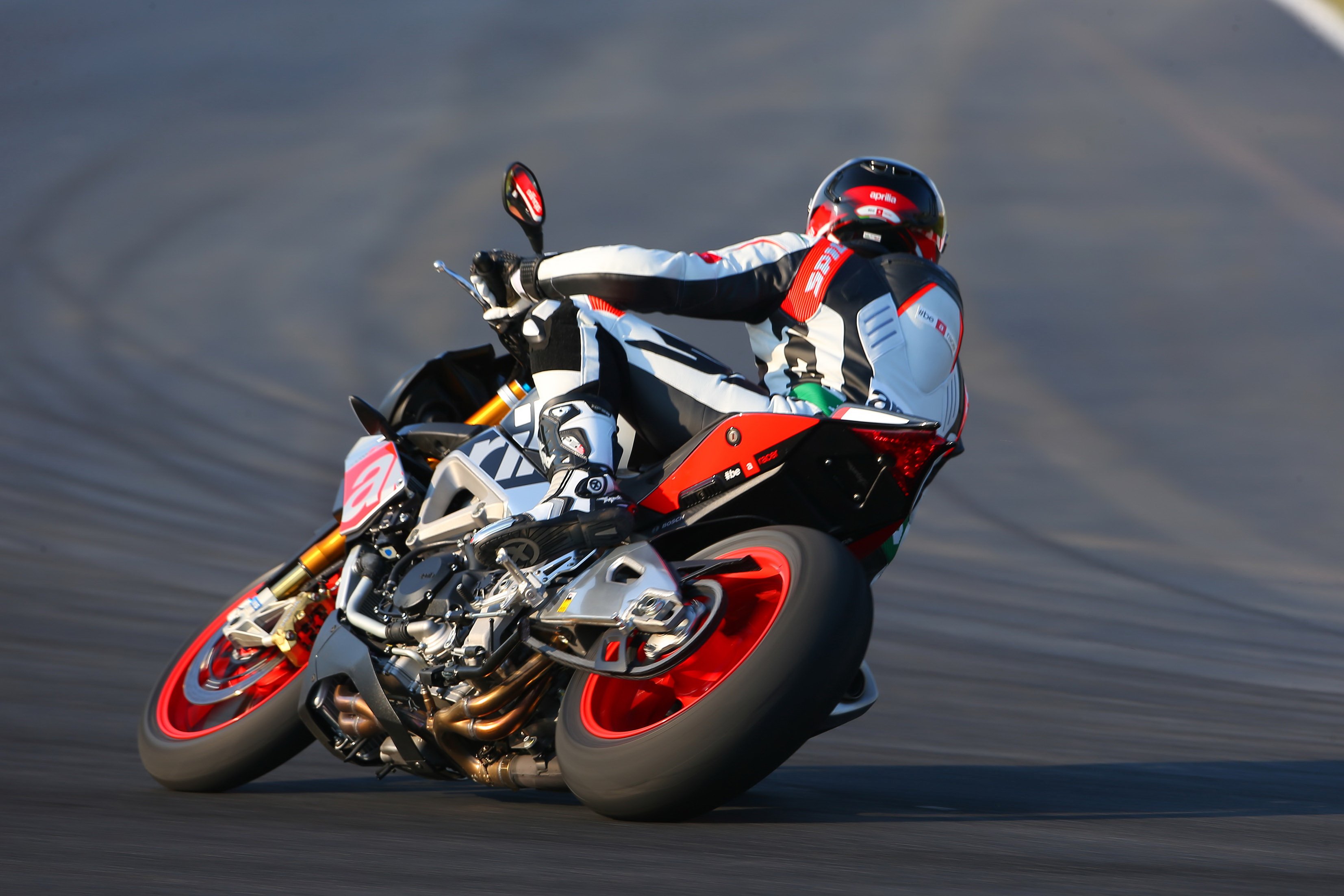2016 Aprilia Rsv4-rf Limited Edition Factory Edition - Aprilia Tuono Superpole - HD Wallpaper 