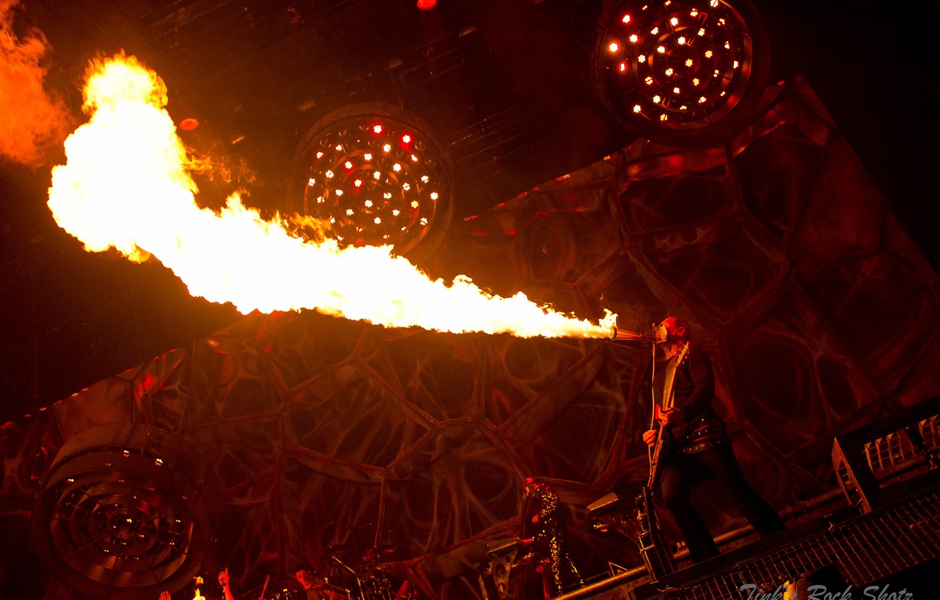 Photo Wallpaper Fire, Flame, Scene, Guitar, Concert, - Richard Kruspe Fire - HD Wallpaper 