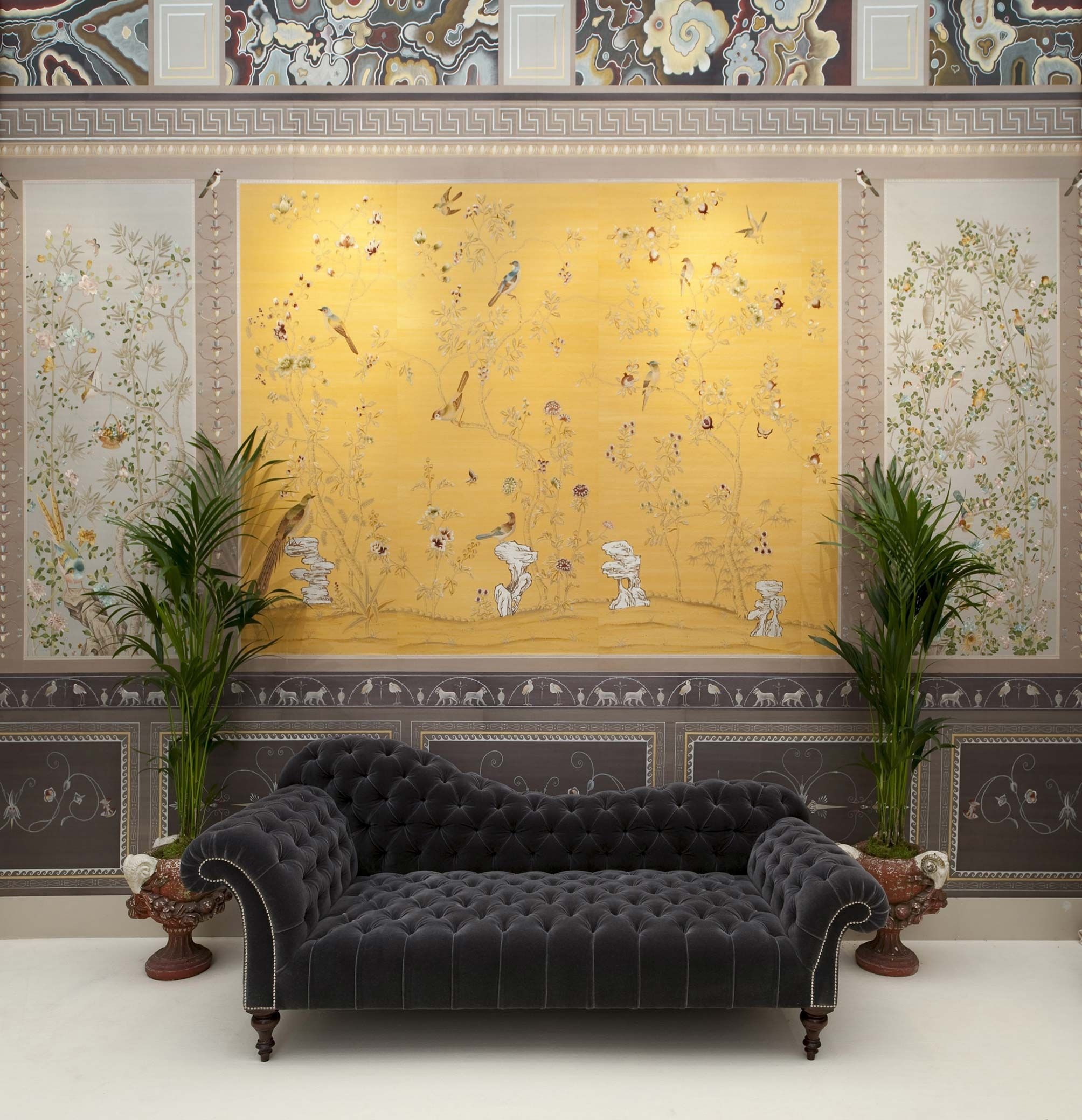 Installations Chinoiserie Handmade Wallpaper Fromental - Couch - HD Wallpaper 