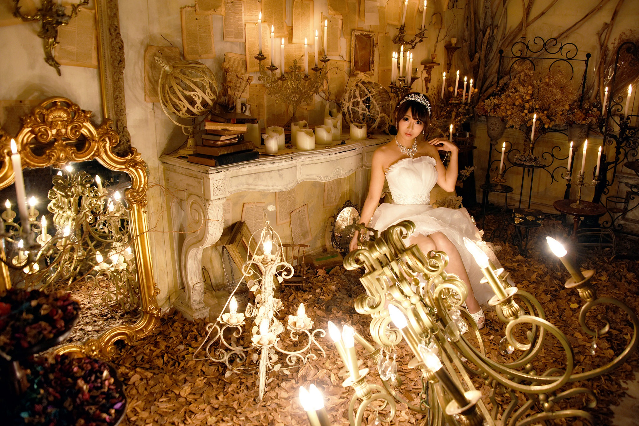 Chandelier Woman - HD Wallpaper 