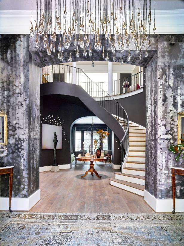 Modern Luxury Entryway Foyer Curved Staircase Crystal - Atlanta Homes And Lifestyles Showhouses - HD Wallpaper 
